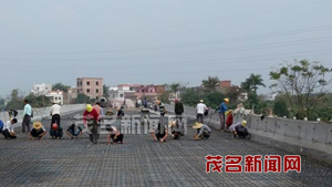高州镇江江口大桥建设进展顺利 春节前可通车 高州镇江江口大桥建设进展顺利 春节前可通车